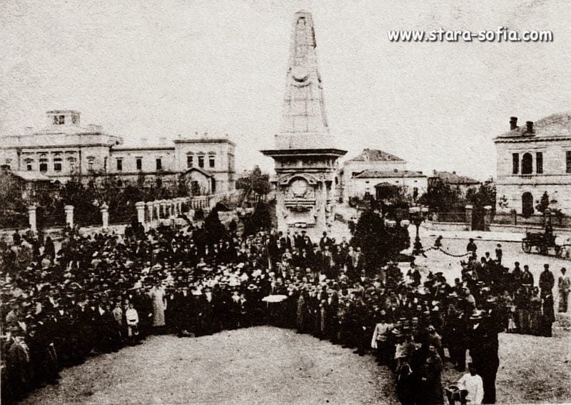 Братя Прошек и паметникът на Левски