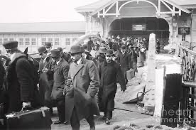 Ellis Island – The Human Story of a Hall