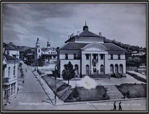 През 1865 година в Панагюрище е основано читалище „Виделина“ – едно от най-старите читалища в България.