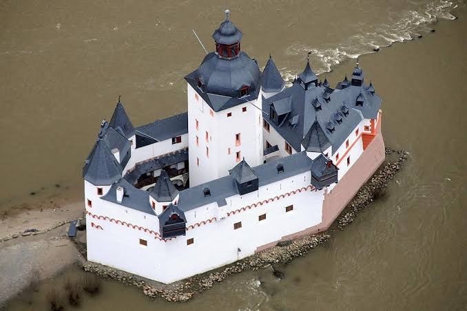 Part 4: Pfalzgrafenstein Castle – The Fortress That Stopped Every Ship
5 Incredible Castles You Can See from a Rhine River Cruise