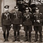 Петър Бочев, Чудомир Топлодолски, Стоян Стоянов и Христо Кръстев пред хангар на летище Божурище